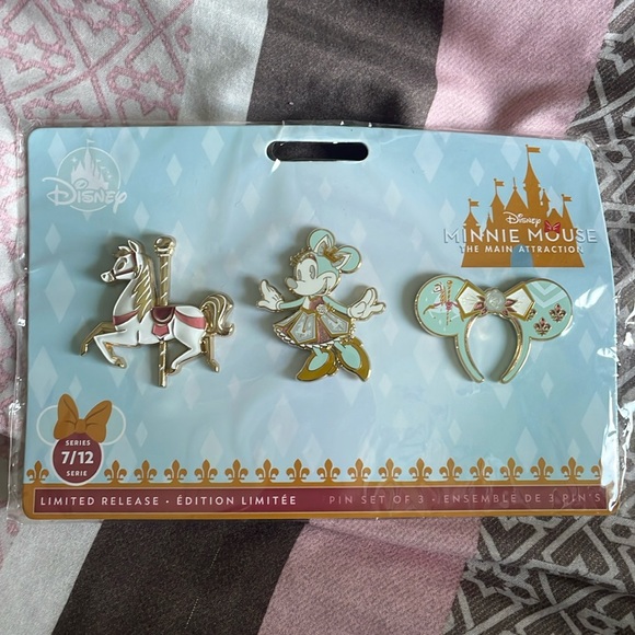 Disney Other - Minnie Mouse main attraction pins month 7/12